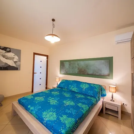 Blue Moon - Via Torre Del Lebbroso *