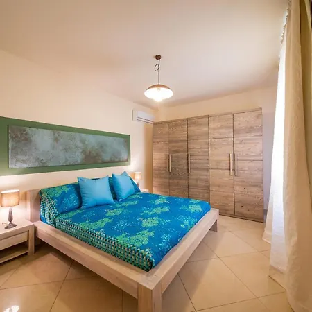 Blue Moon - Via Torre Del Lebbroso أَويستا