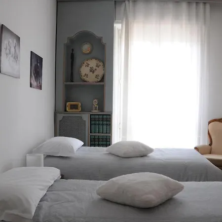 Blue Moon - Via Torre Del Lebbroso