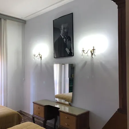 Blue Moon - Via Torre Del Lebbroso أَويستا