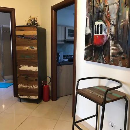 Blue Moon - Via Torre Del Lebbroso *