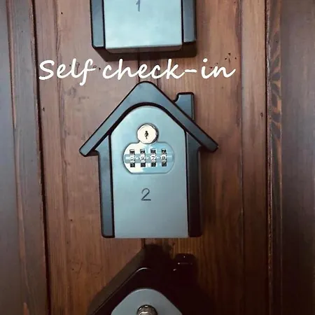 Blue Moon - Via Torre Del Lebbroso *