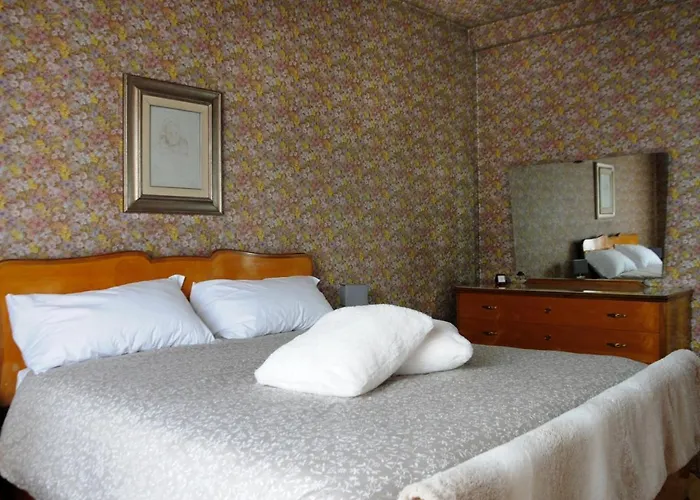 Blue Moon - Via Torre Del Lebbroso *